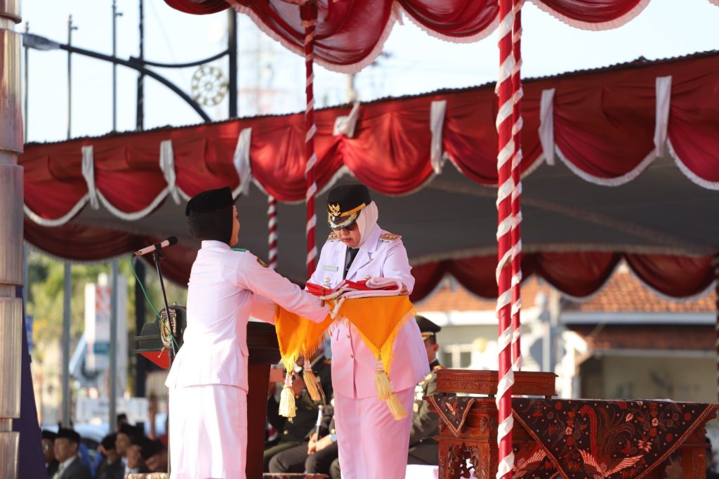 Bupati Purworejo Yuli Hastuti memimpin Upacara Peringatan Hari Lahir Pancasila Tahun 2026 di Alun-alun Purworejo, Senin (1/6/2026).