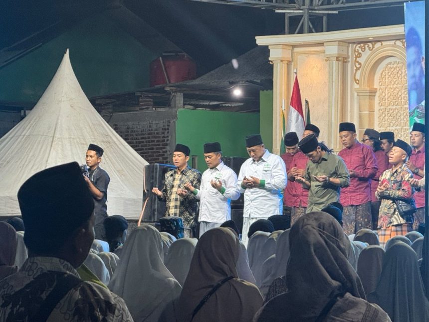 Semarak Satu Dekade, Ribuan Jamaah Padati SMK Ma'arif NU 02 Kemiri Bersholawat