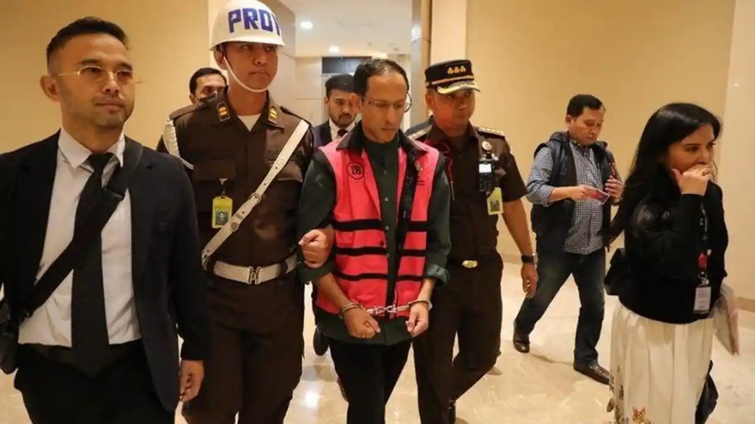 NADIEM MAKARIM -- Majelis Hakim menjatuhkan vonis 10 tahun penjara kepada mantan Menteri Pendidikan, Kebudayaan, Riset, dan Teknologi, Nadiem Makarim, dalam perkara korupsi pengadaan laptop Chromebook dan Chrome Device Management (CDM).