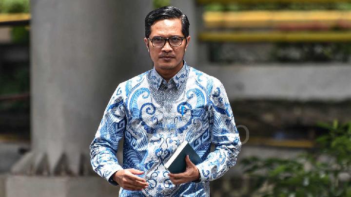 Eks Jubir KPK kini membela eks Jampidsus yang ditahan di Rutan KPK, menciptakan segitiga ironi yang mengubah medan narasi pertarungan hukum.