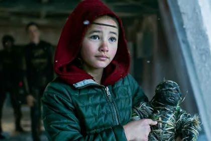 Kaylee Hottle, pemeran 'Jia' di Godzilla x Kong yang meninggal dunia di usia 18 tahun. (Via IMDb)