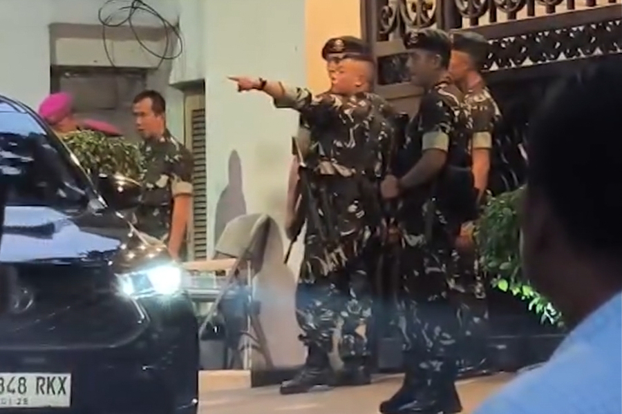 Rumah Jaksa Agung Muda Tindak Pidana Khusus (Jampidsus) Febrie Adriansyah di kawasan Kebayoran Baru, Jakarta Selatan, tampak dijaga sejumlah personel TNI, Rabu (8/7/2026).