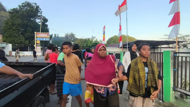 Kepanikan warga di Desa Talibura, Kecamatan Talibura, Kabupaten Sikka