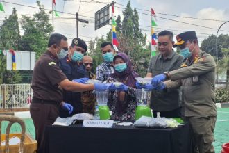 Tak Dibiarkan Menumpuk, Kejari Purworejo Musnahkan Barang Bukti 102 Perkara Inkracht