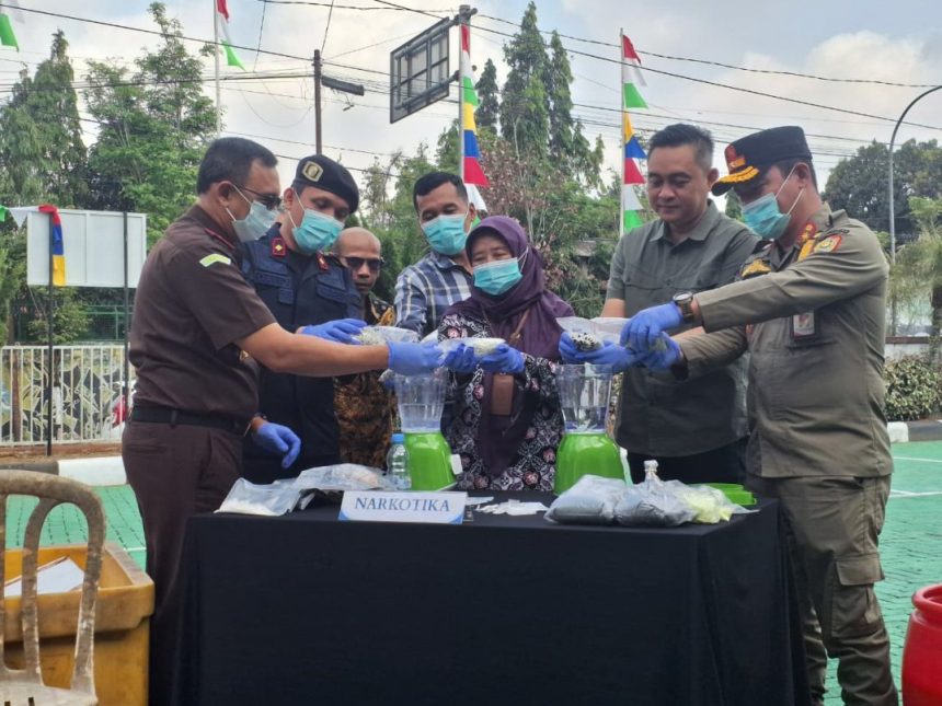 Tak Dibiarkan Menumpuk, Kejari Purworejo Musnahkan Barang Bukti 102 Perkara Inkracht