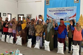 BULOG Salurkan Bantuan Beras Juli-September kepada Ribuan KPM di Kemiri