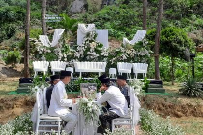 Bukan di Gedung Mewah, Pasangan Pengantin di Bruno Pilih Curug Gunung Putri sebagai Saksi Hari Bahagia